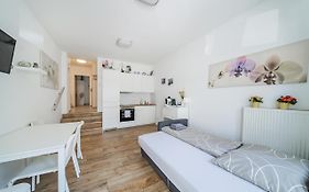 Modernes Appartement Nahe U-Bahn Und Schoenbrunn